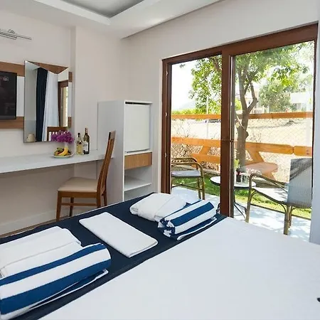 Teki̇rova Hotel 4*