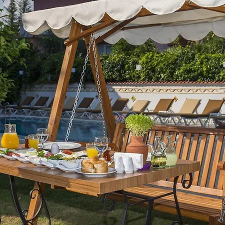 Teki̇rova Otel