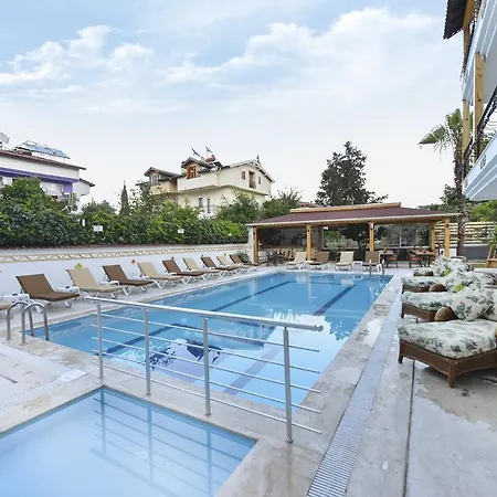 Teki̇rova Hotel 4*