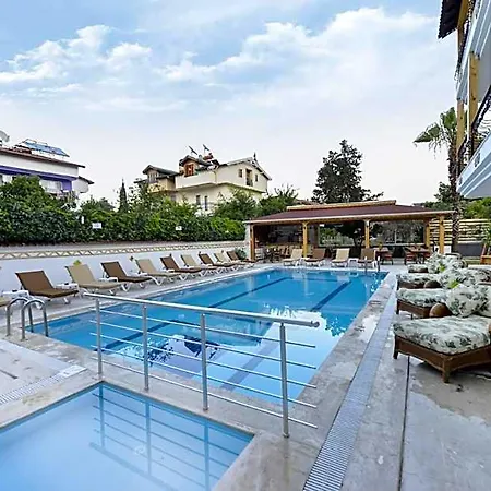 Szálloda Teki̇rova 4*
