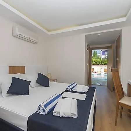 Teki̇rova Szálloda 4*