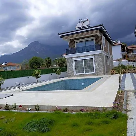 Hotel Teki̇rova