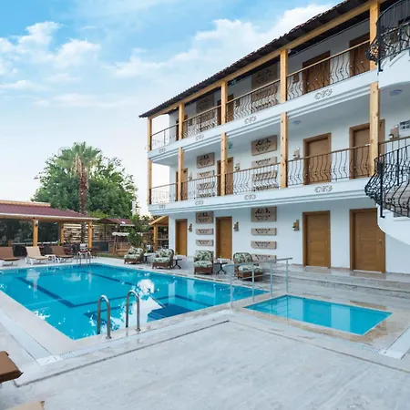 Hotel Teki̇rova 4*