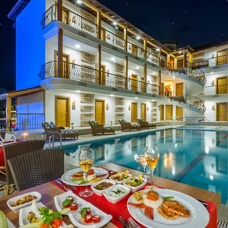 Teki̇rova Otel 4*