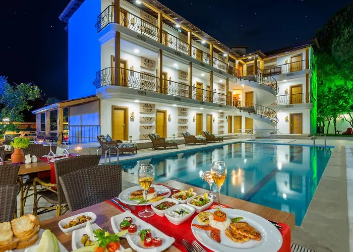 Teki̇rova Hotel 4*